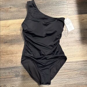 Elegant Black One-Shoulder Swimsuit